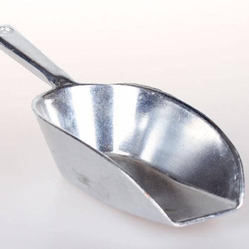 Make a Feed Scoop from a Tin Can